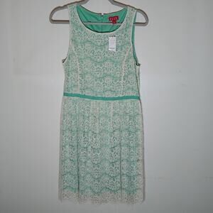NWT Elle green sleeveless lace dress. Size 10